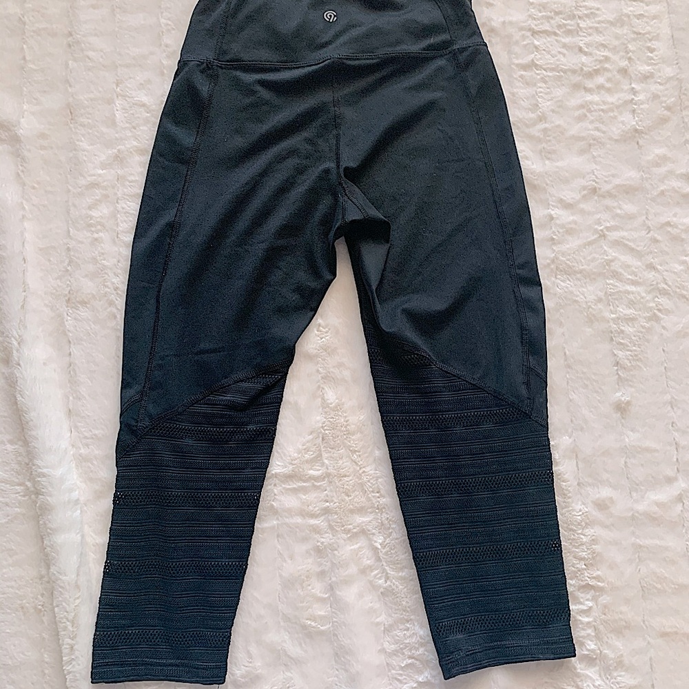 Champion Cut-Out Cropped Leggings